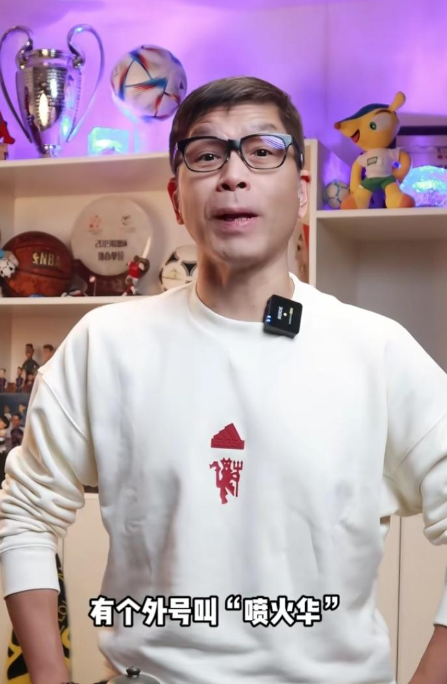 足球评论员丁伟杰代表黄日华公开道歉,网友:这一次不顶你了