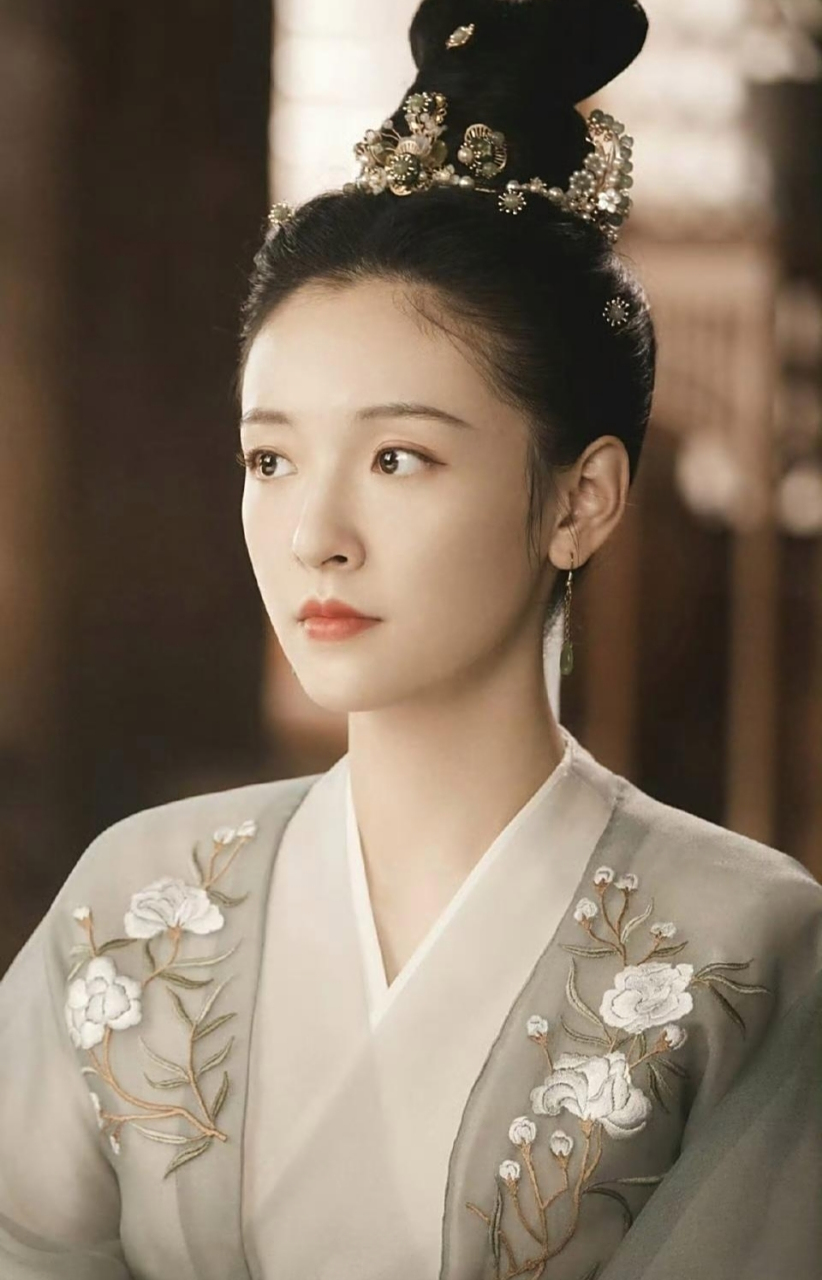 吴倩的古装造型好美,优雅端庄,成熟大气,有一种大女主的气场!