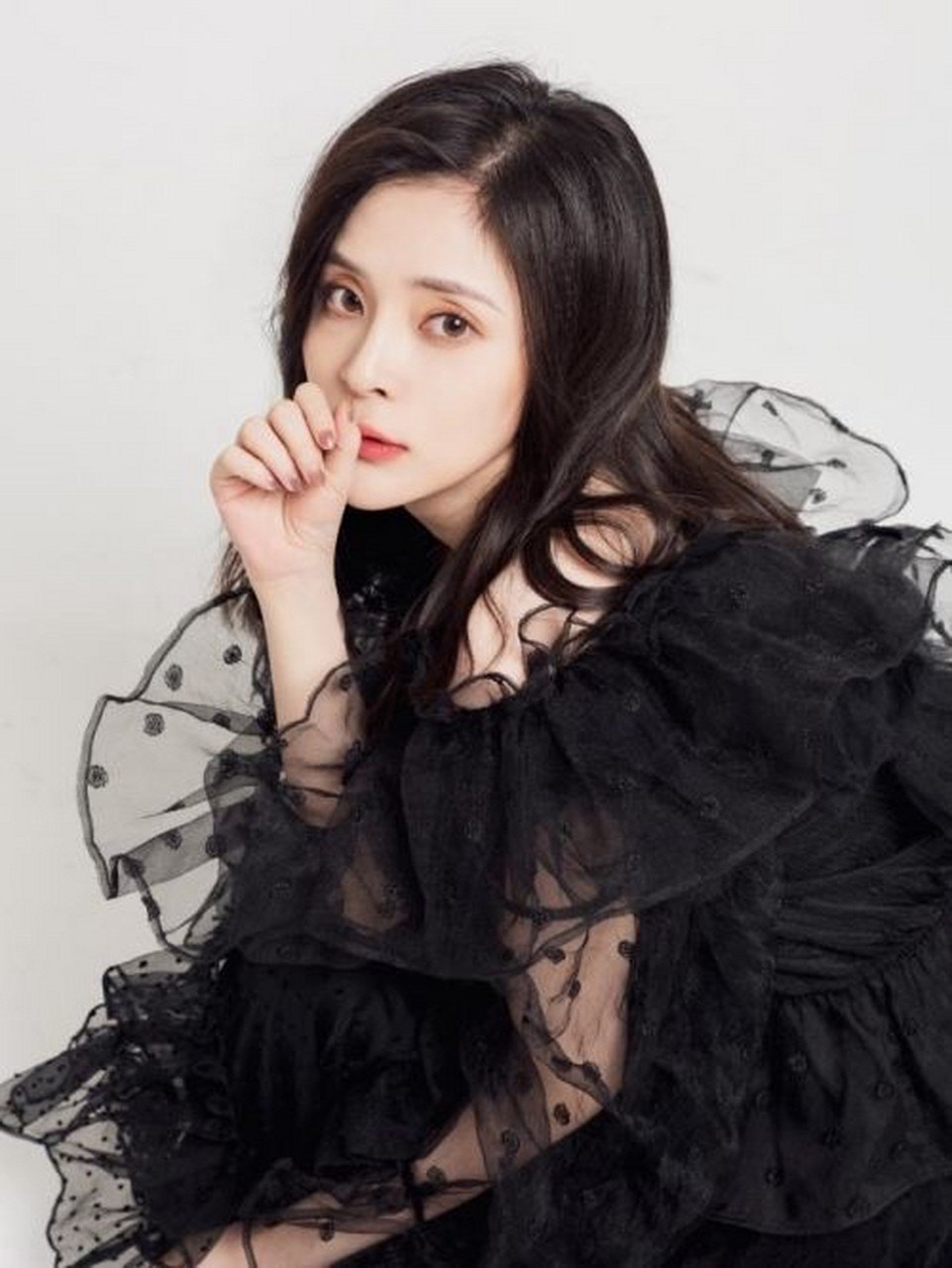 卢蒽洁,1991年7月19日出生于贵州省贵阳市,中国内地女演员,毕业于浙江