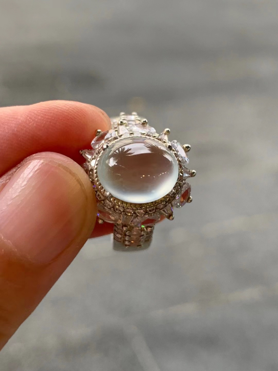 点击头像看直播# #翡翠# 高冰戒面,通透感十足,老坑种强荧光,纯净