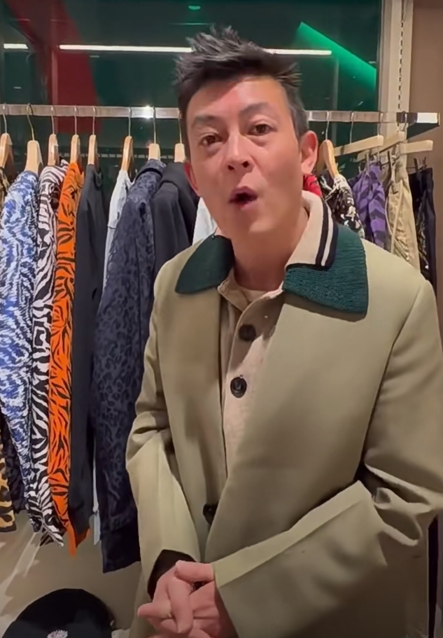 陈冠希现身潮牌店,昔日帅气全无,老态过于明显了.他身上的明星范已经