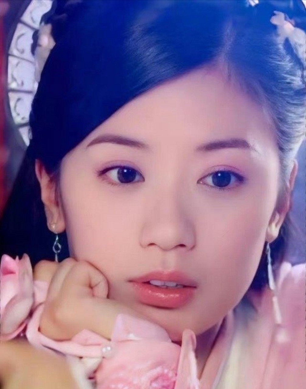 网友纷纷求她出个保养教程,还表示冲贾静雯也会追《浪姐4》.