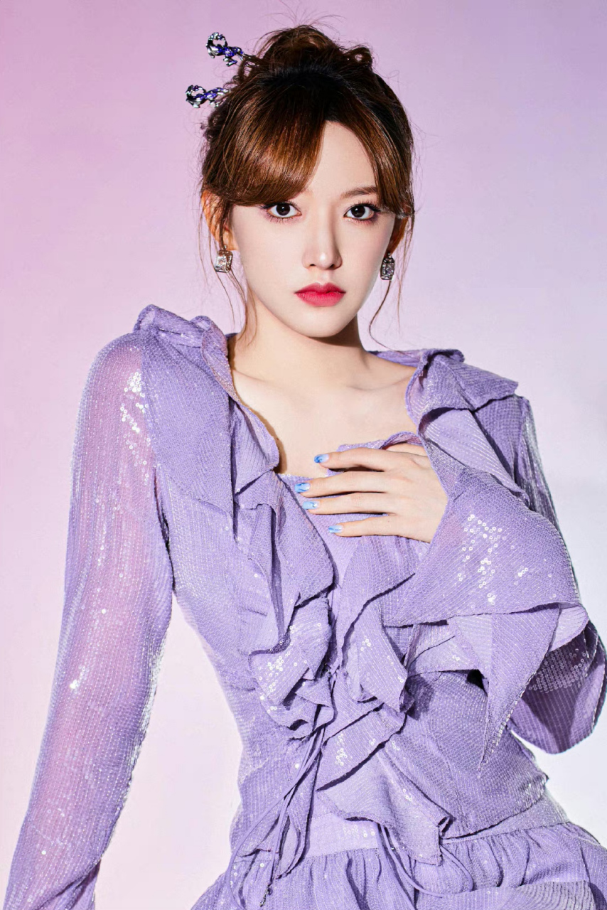 程潇# 肤白貌美的容颜,丰满傲人的身材,前凸后翘,直白水嫩的大长腿