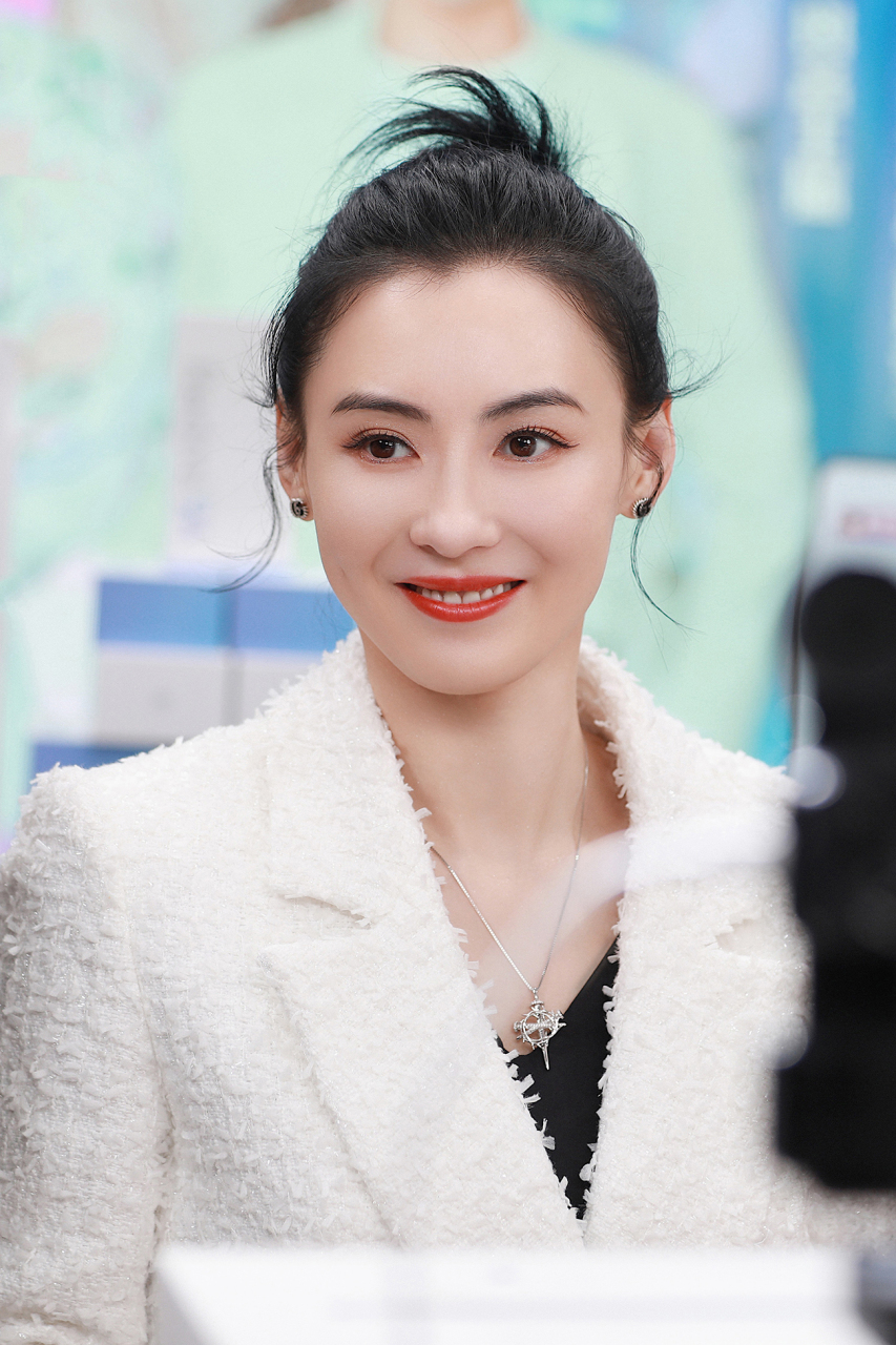 张柏芝姿容艳丽