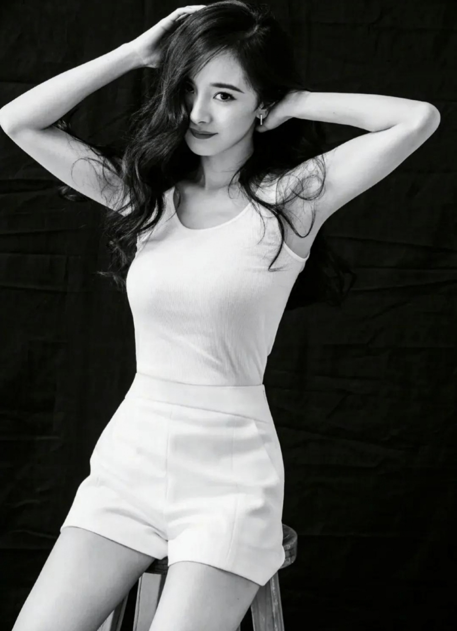 杨幂是一位深受观众喜爱的女演员,她的特立独行,敢做敢当的性格让她在