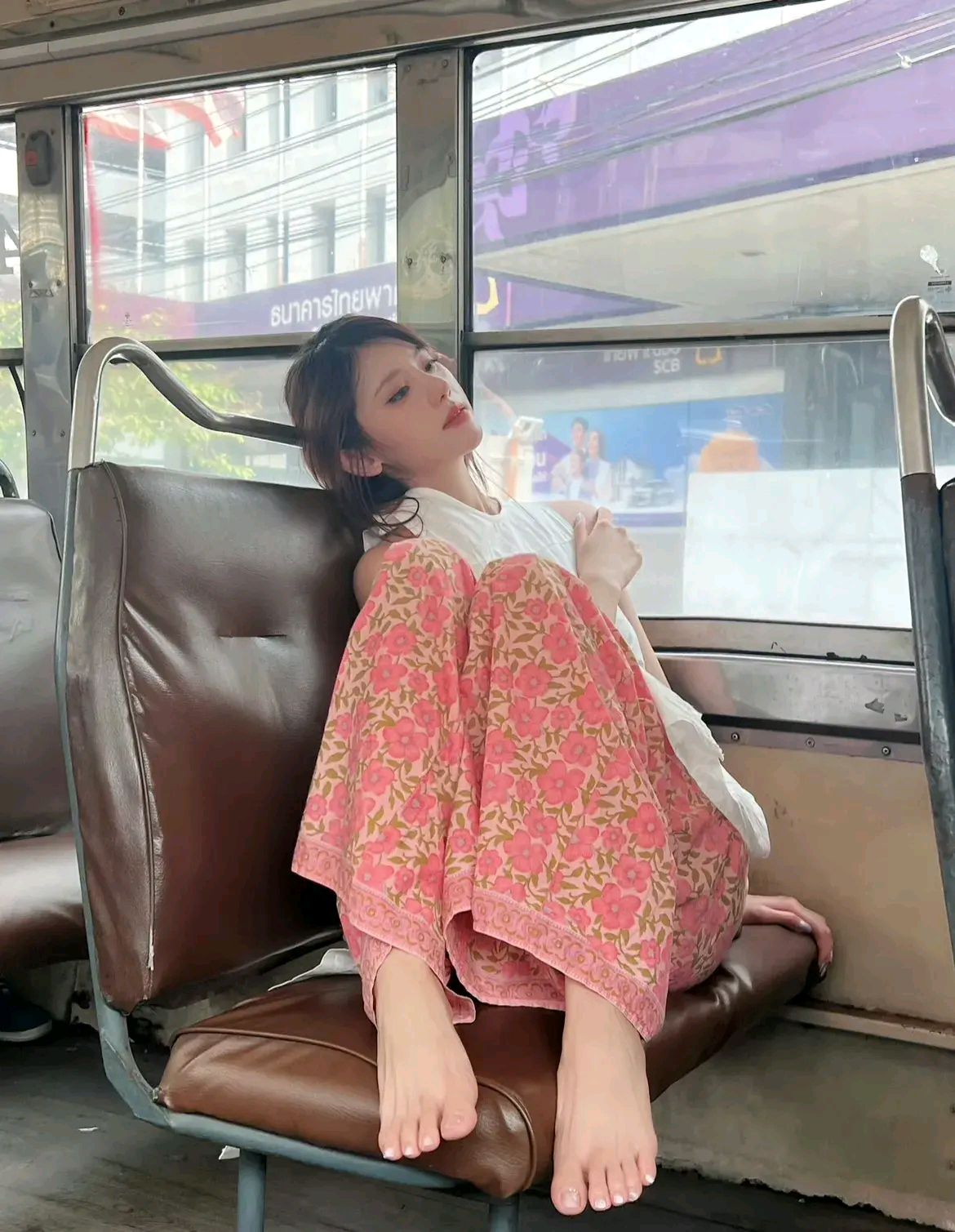 海底捞事件刚过,网红阿朱又上公交车打卡,网友:她又没有做错什么