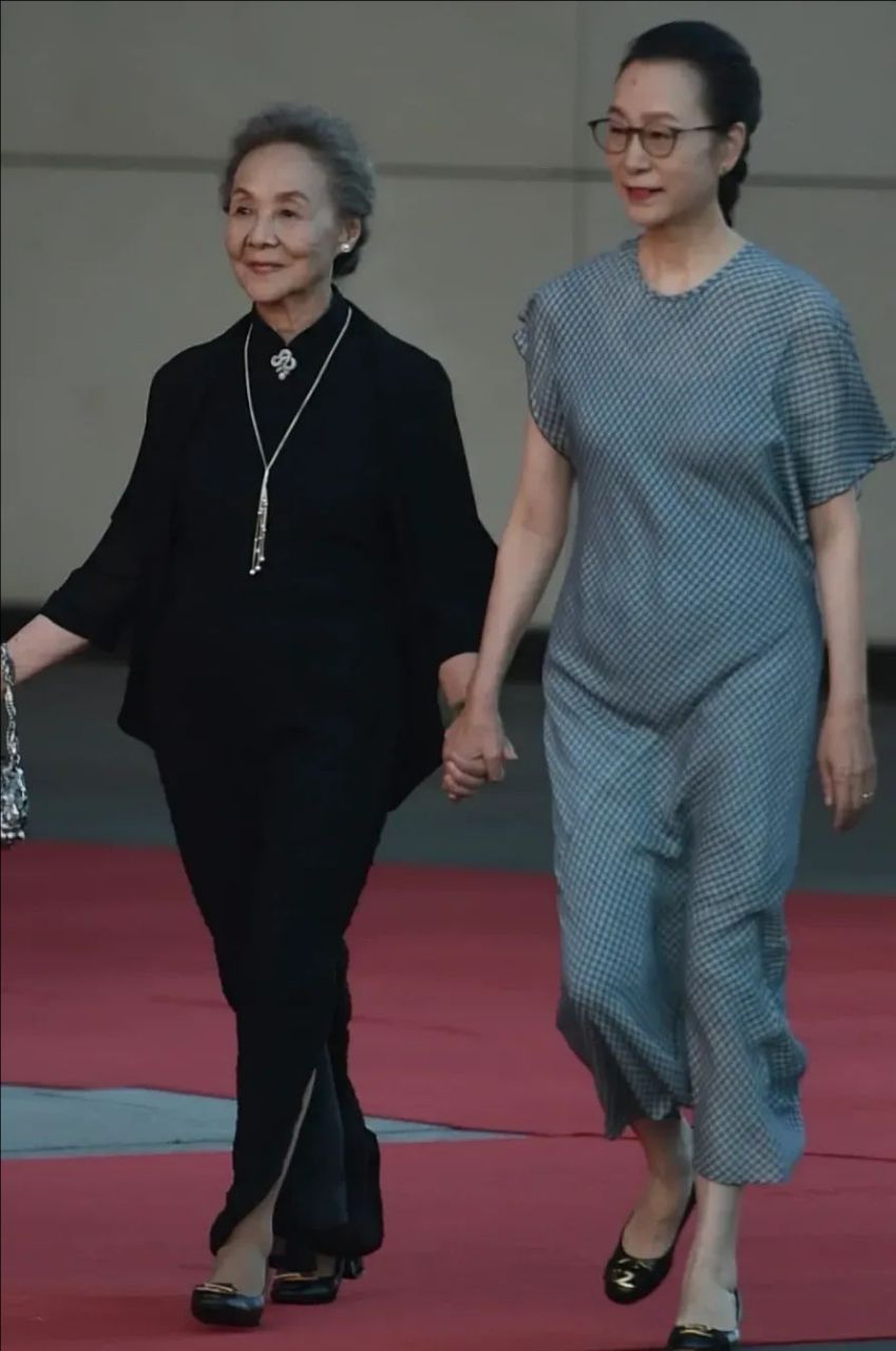 德艺双馨的老艺术家到老了仍然惊艳,美永远不会沉寂于岁月.