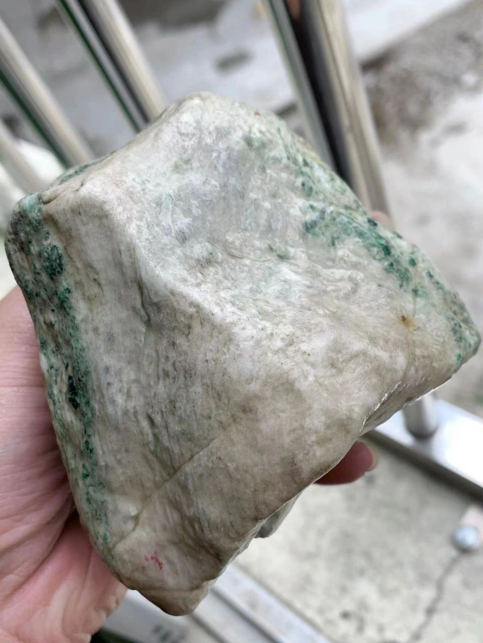 翡翠原石# #点击头像看直播# 木那,910克,经典包浆皮,自然形成包浆