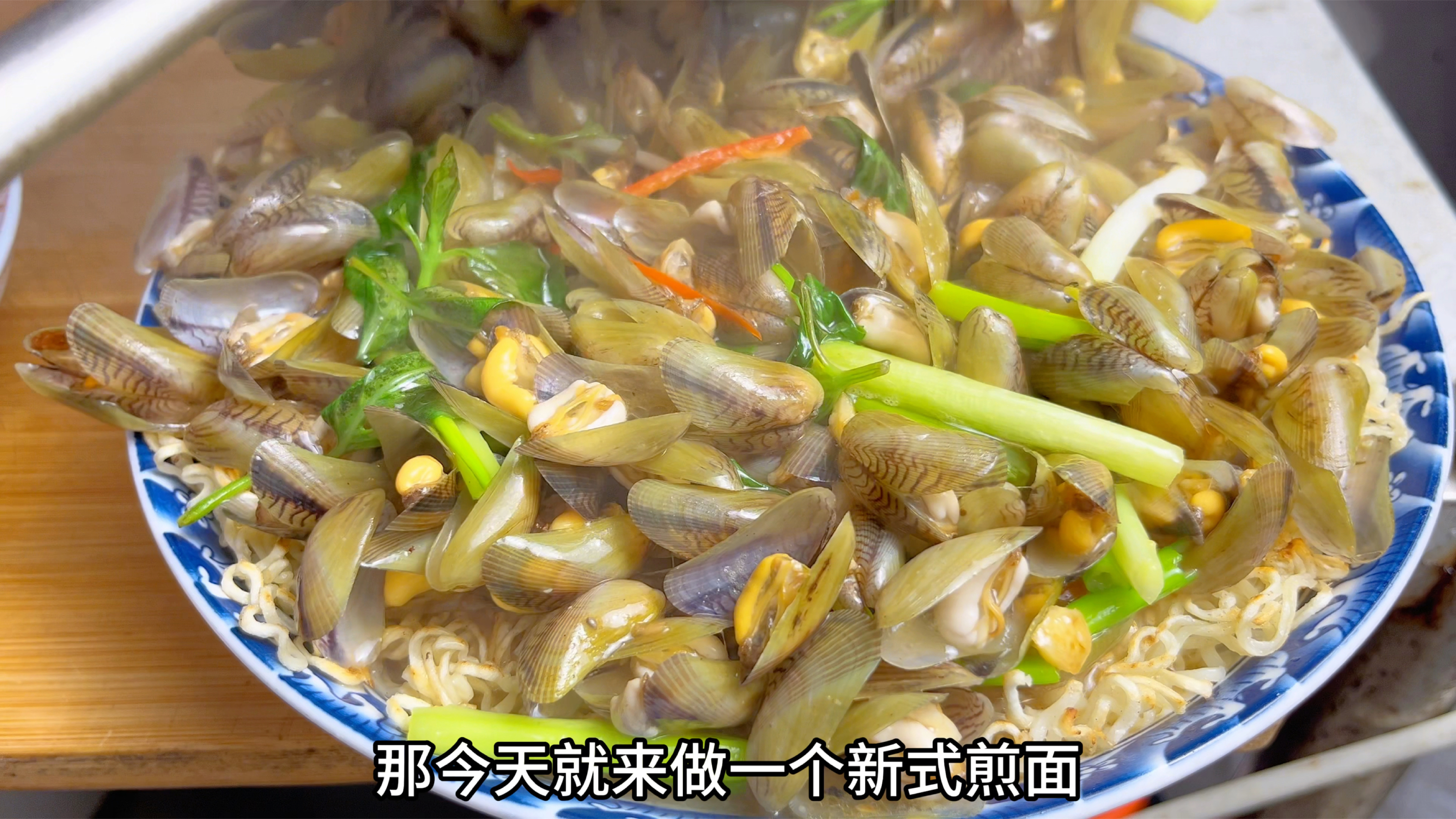 广东潮汕新式煎面:薄壳煎面条,做法简单,非常鲜甜