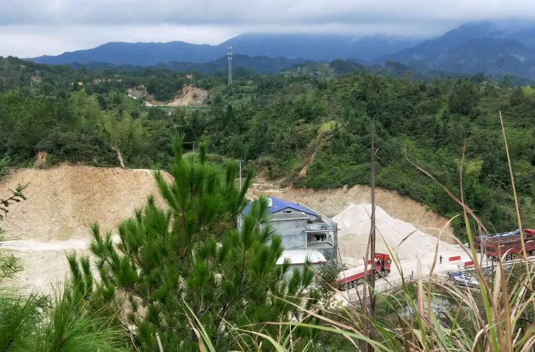 湖南省平江县梅仙镇:企业污染环境破坏生态