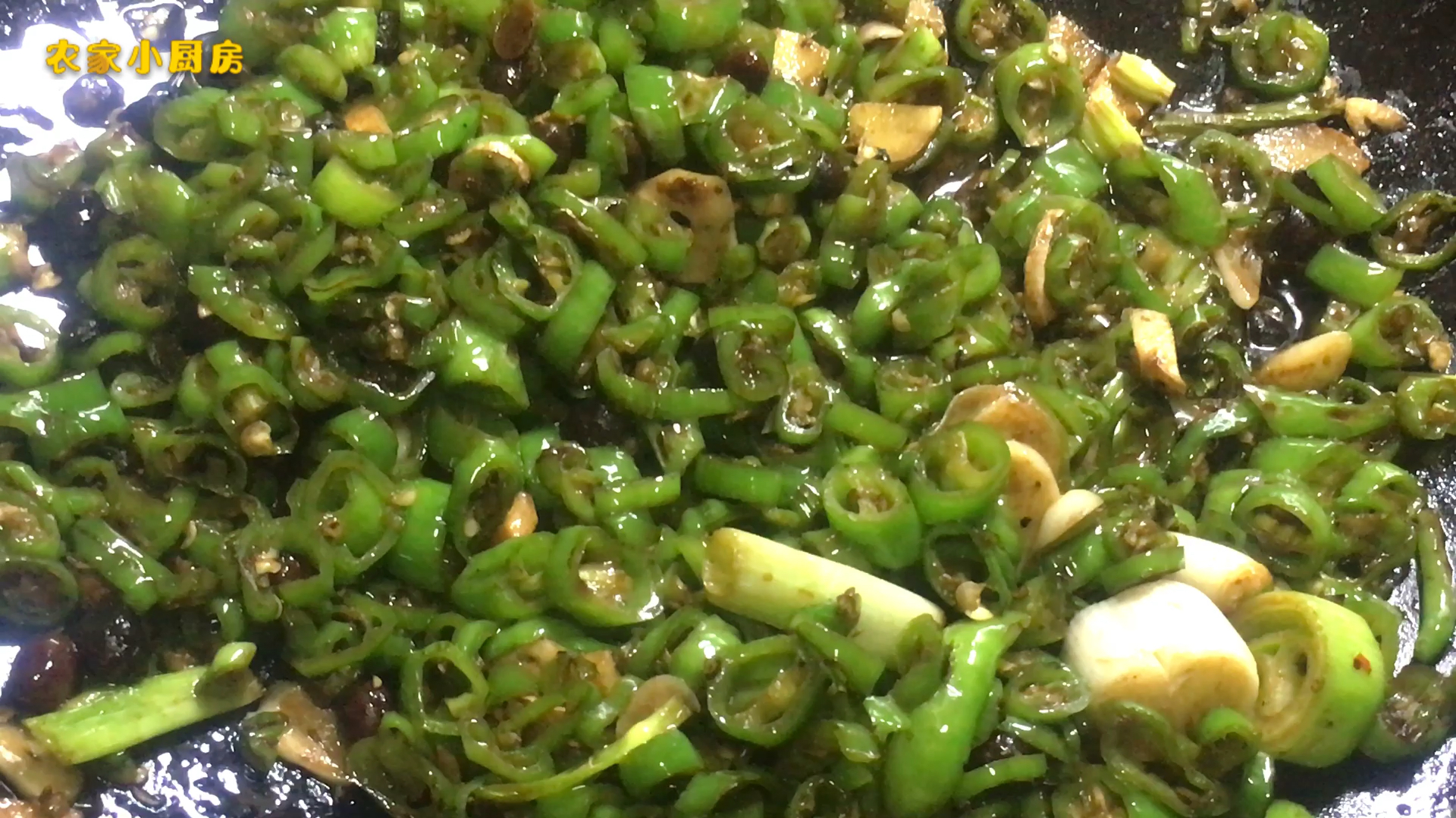 小厨房分享家常菜、“醋辣椒”、酸辣爽口、是一道下饭必备美食