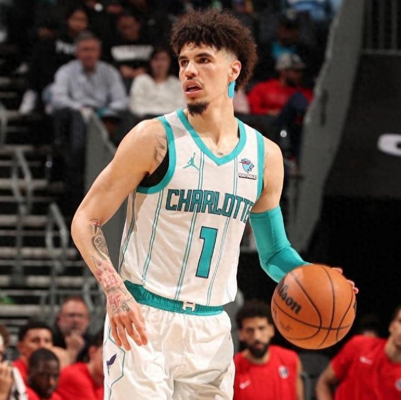 02 ①爱德华兹(2020年状元) 场均:26.1分5.9篮板5.1助攻1.4抢断0.