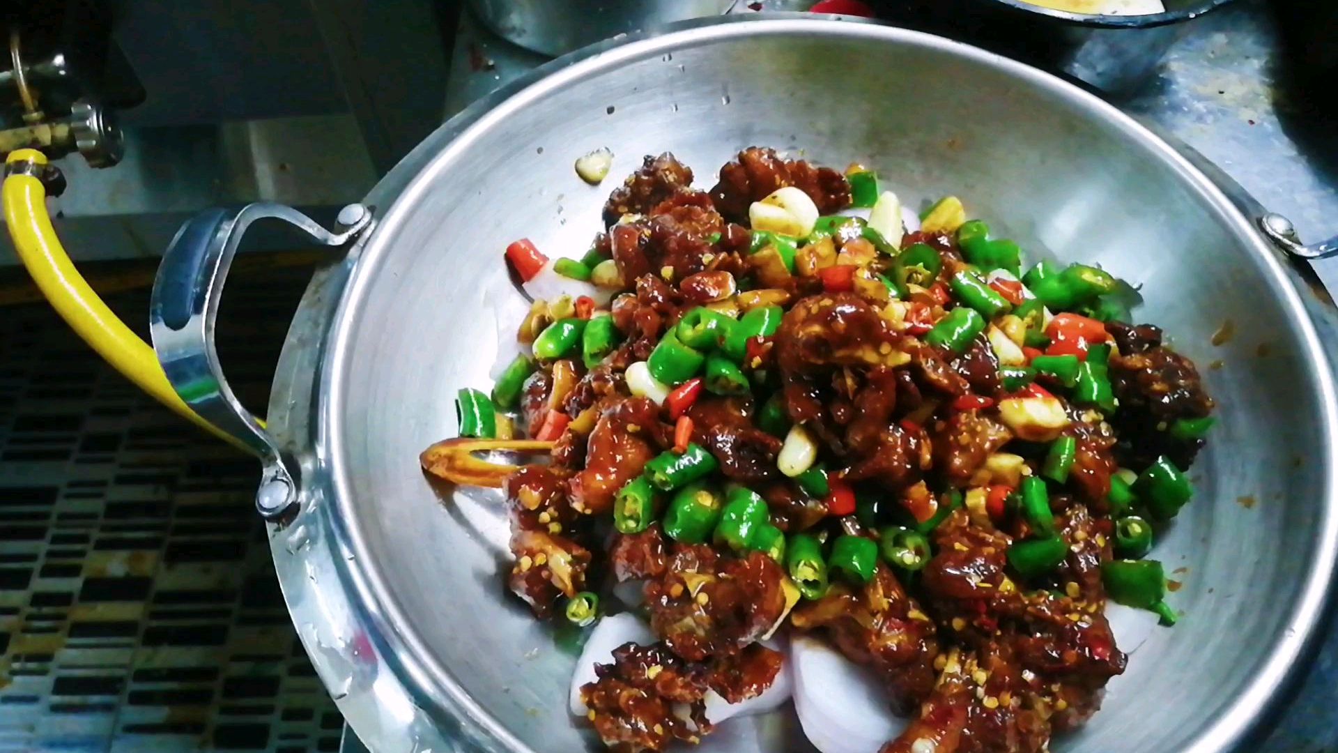 今天中元节,用鸭子做了一道比米其林还要好的香辣开胃菜全部吃光