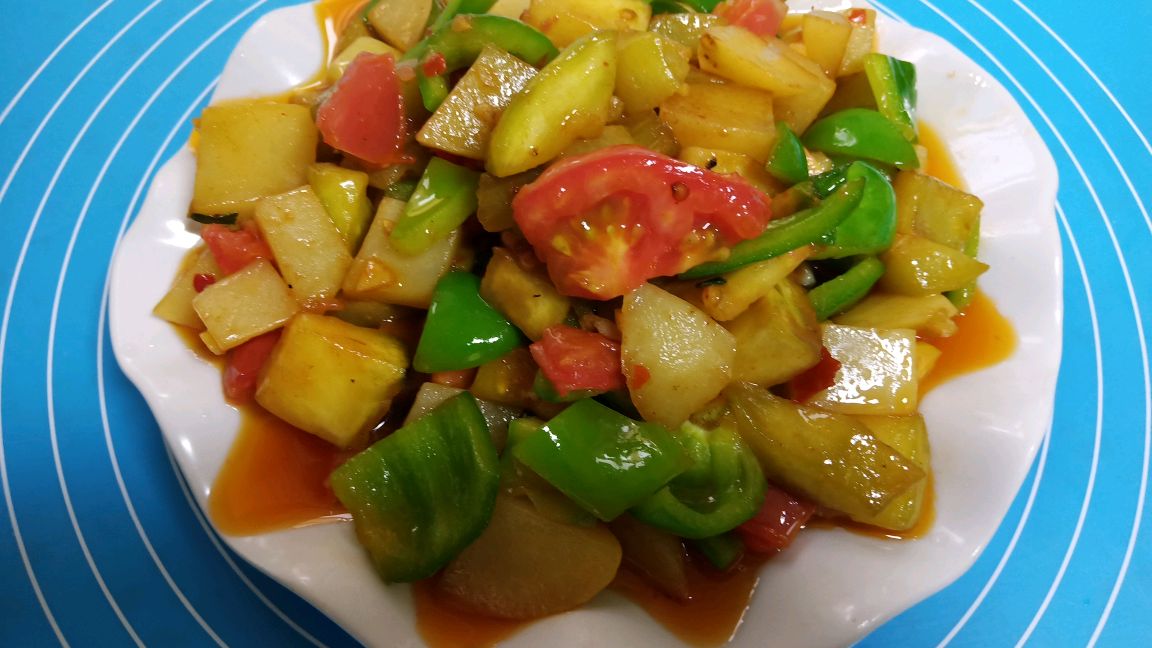 素炒三丁茄子土豆和青椒简单好吃超级棒