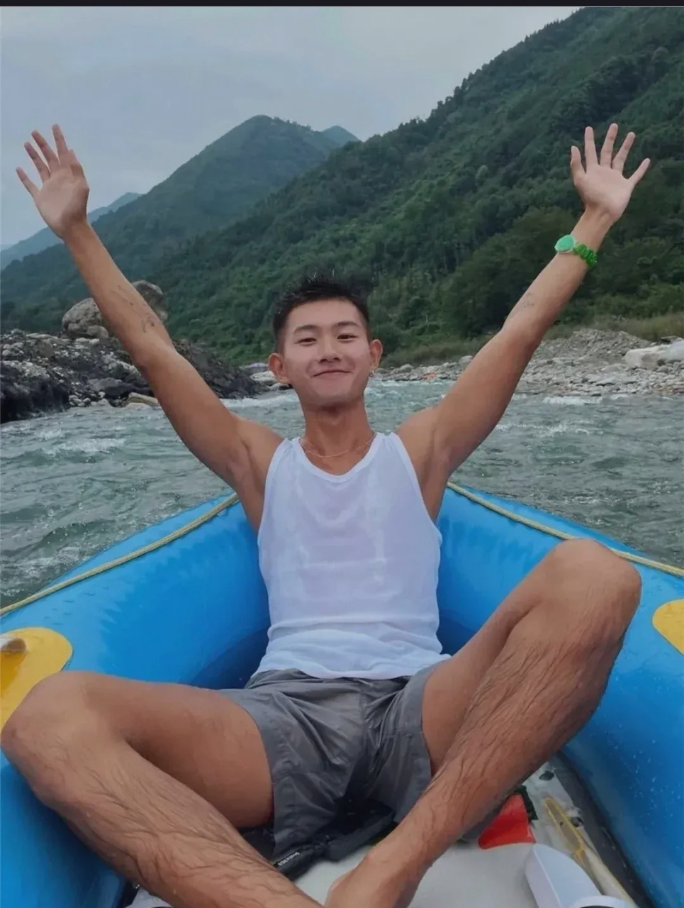 今日份黑皮肌肉小狼狗,这颜值身材你可以吗 今天给大家带来一枚长相