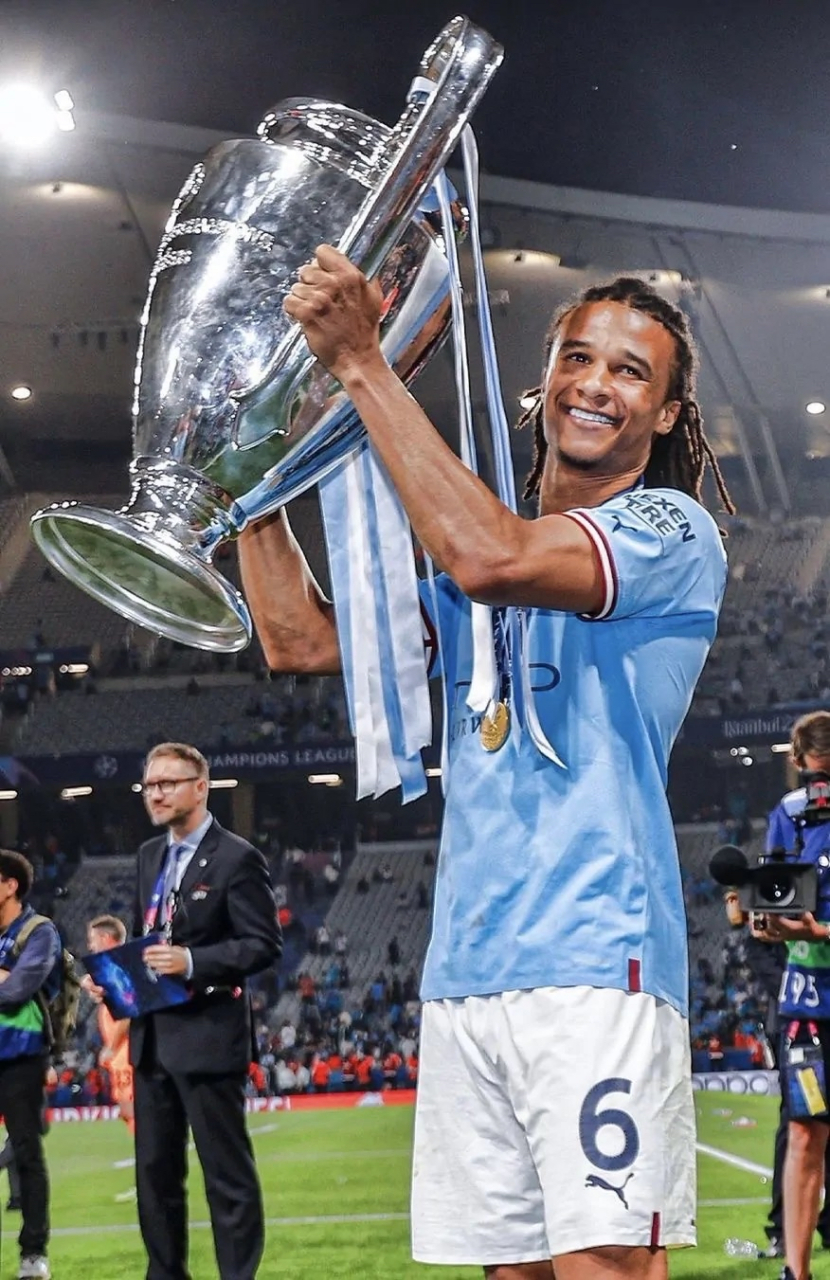 曼城宣布与后卫纳坦·阿克续约至2027年.