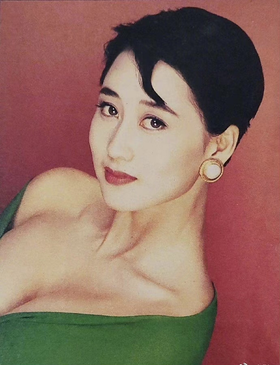 港圈女星70年代的装扮,现在看起来依旧时尚!甚至超越当下!#养眼美女
