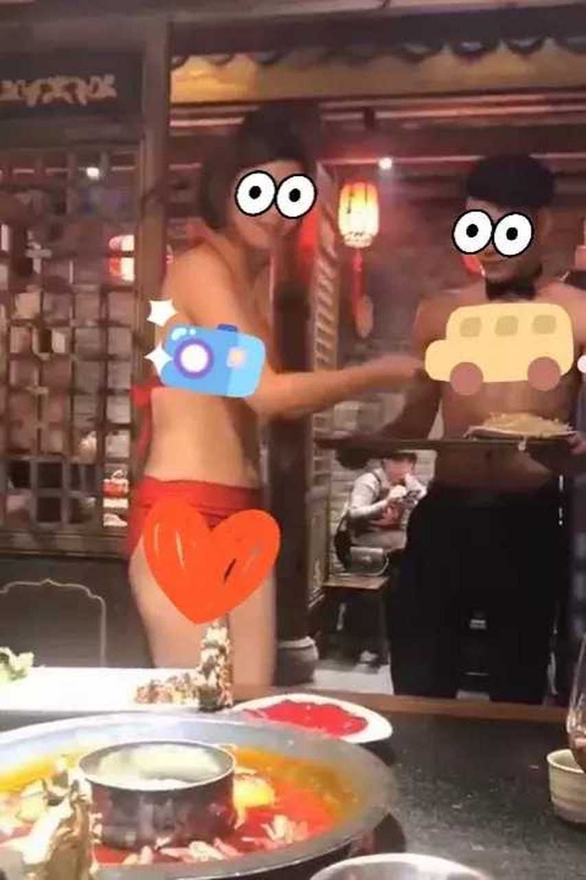 火锅店为了吸引顾客眼球,让服务员穿比基尼,如此袒胸露怀合适吗?