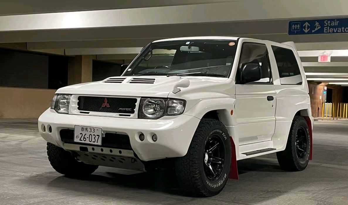 三菱帕杰罗拉力赛版亮相,宽体车身 引擎盖进气,v6 三把锁 四驱