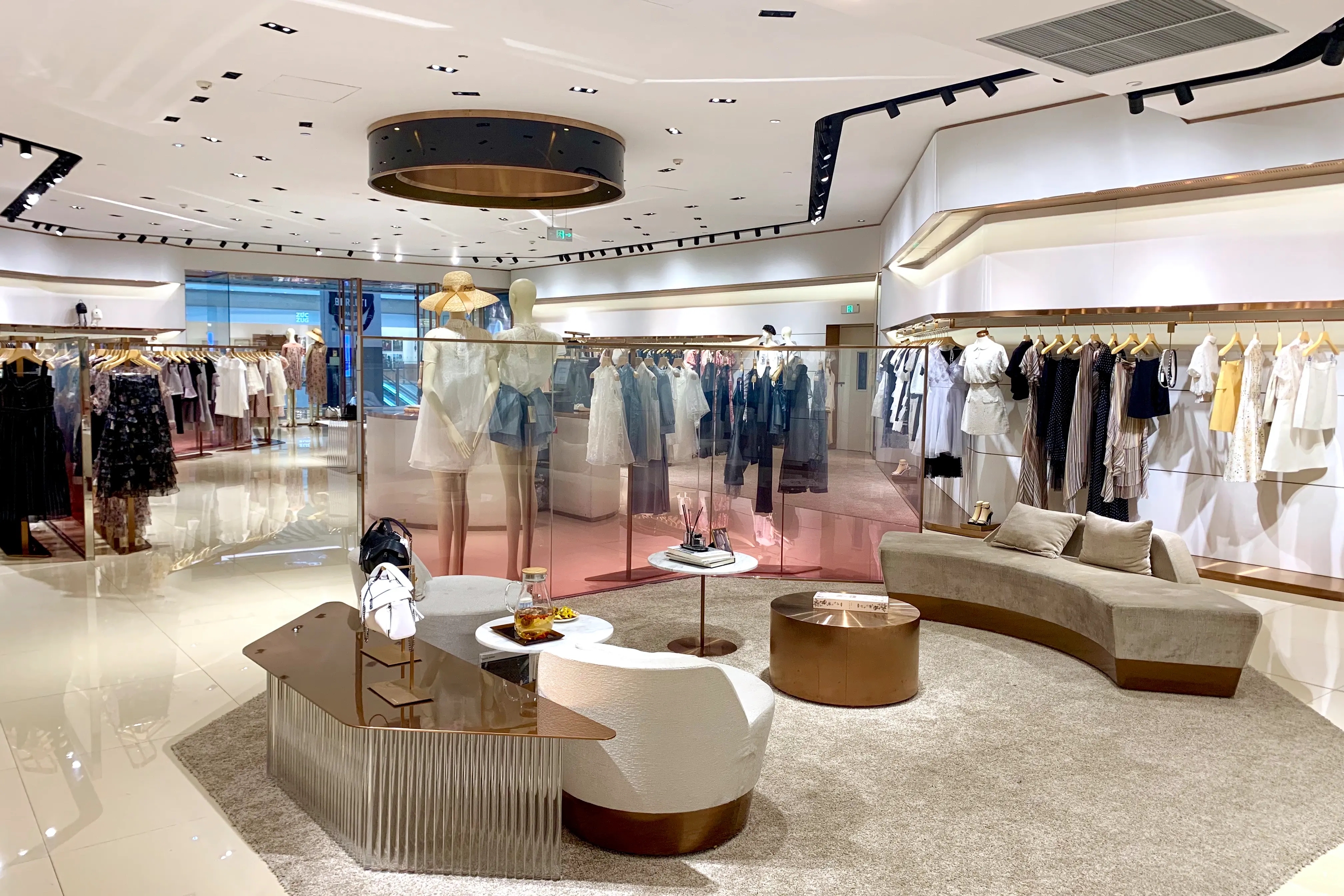 高端女装店免费干洗服务背后的市场逻辑是什么?