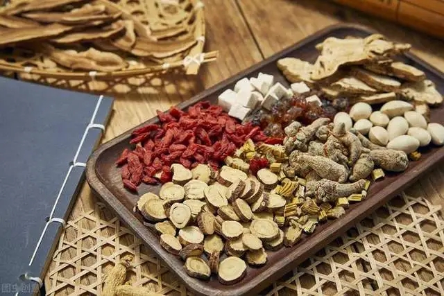 郑文友由一名会计,自学成为"中医治癌先驱",他的一生令人赞佩