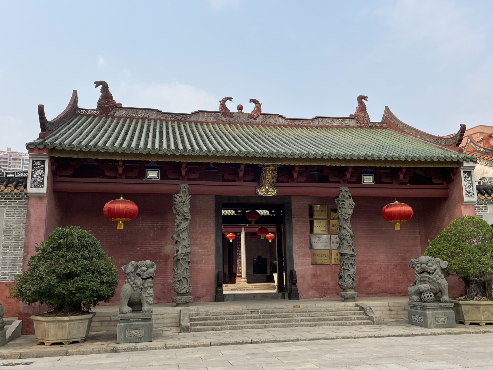 夫人冼太庙,它始建于隋朝,该庙原址在高州府治旧电白郡县城也就是今天