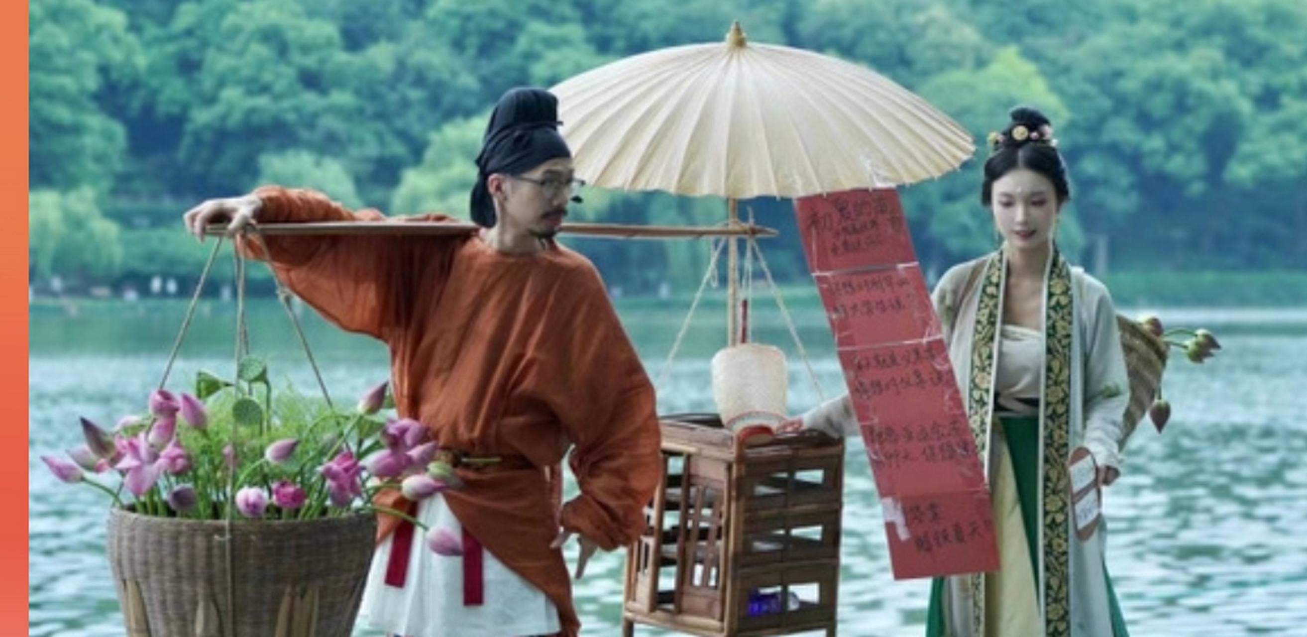 西湖边上卖花郎走红#  在西湖边上,一幅美丽的画卷展开, 古风的卖