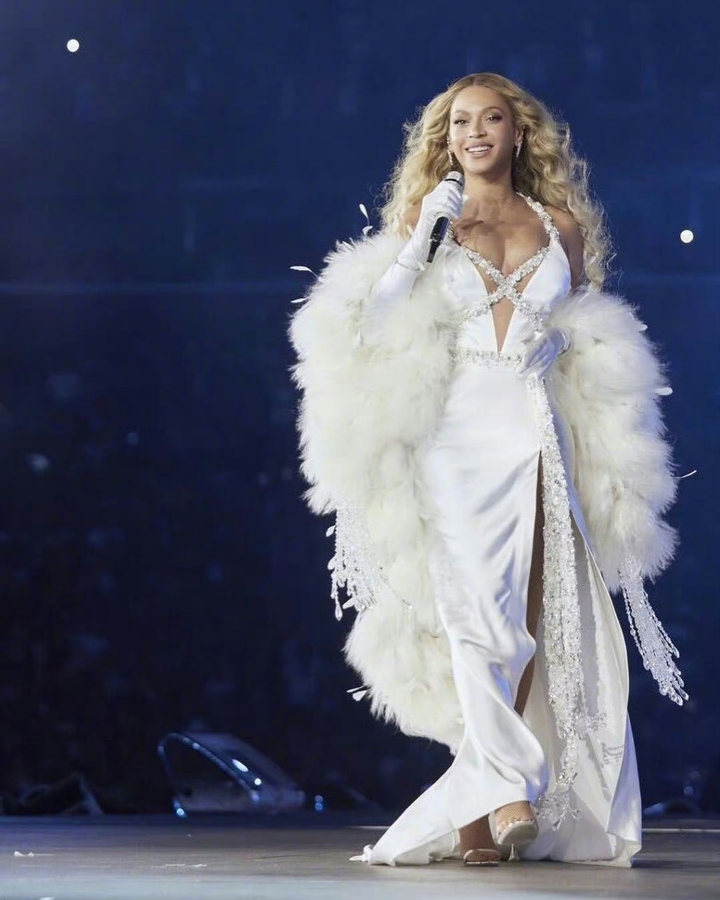 碧昂丝beyoncé最新演唱会礼服,华丽. #每日娱乐播报# #美女