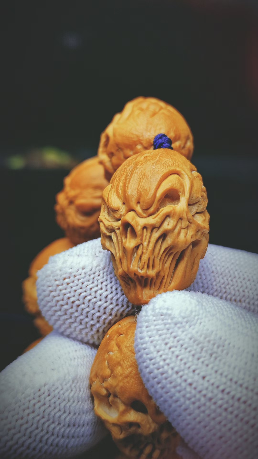 橄榄核雕刻骷髅头