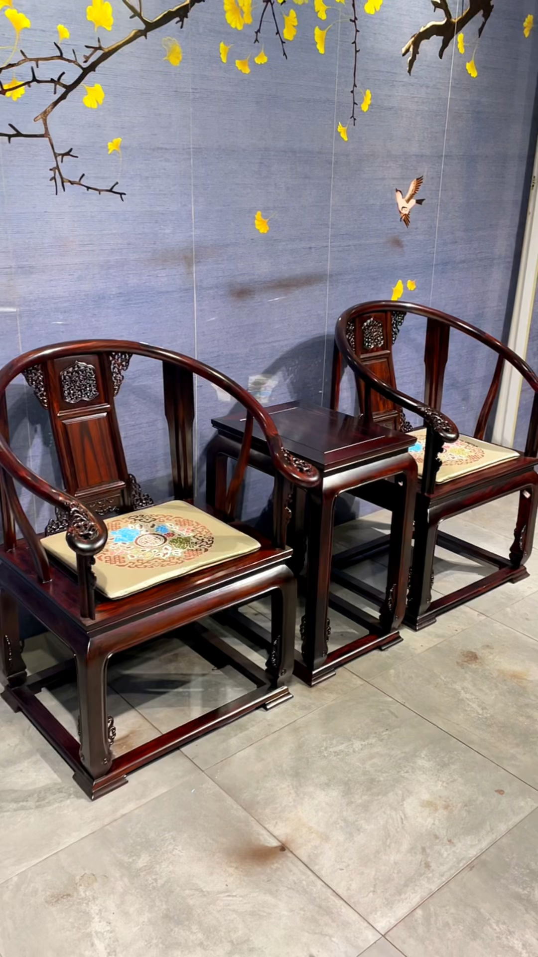 古典帝王才能坐的椅子,阔叶黄檀皇宫圈椅!-度小视