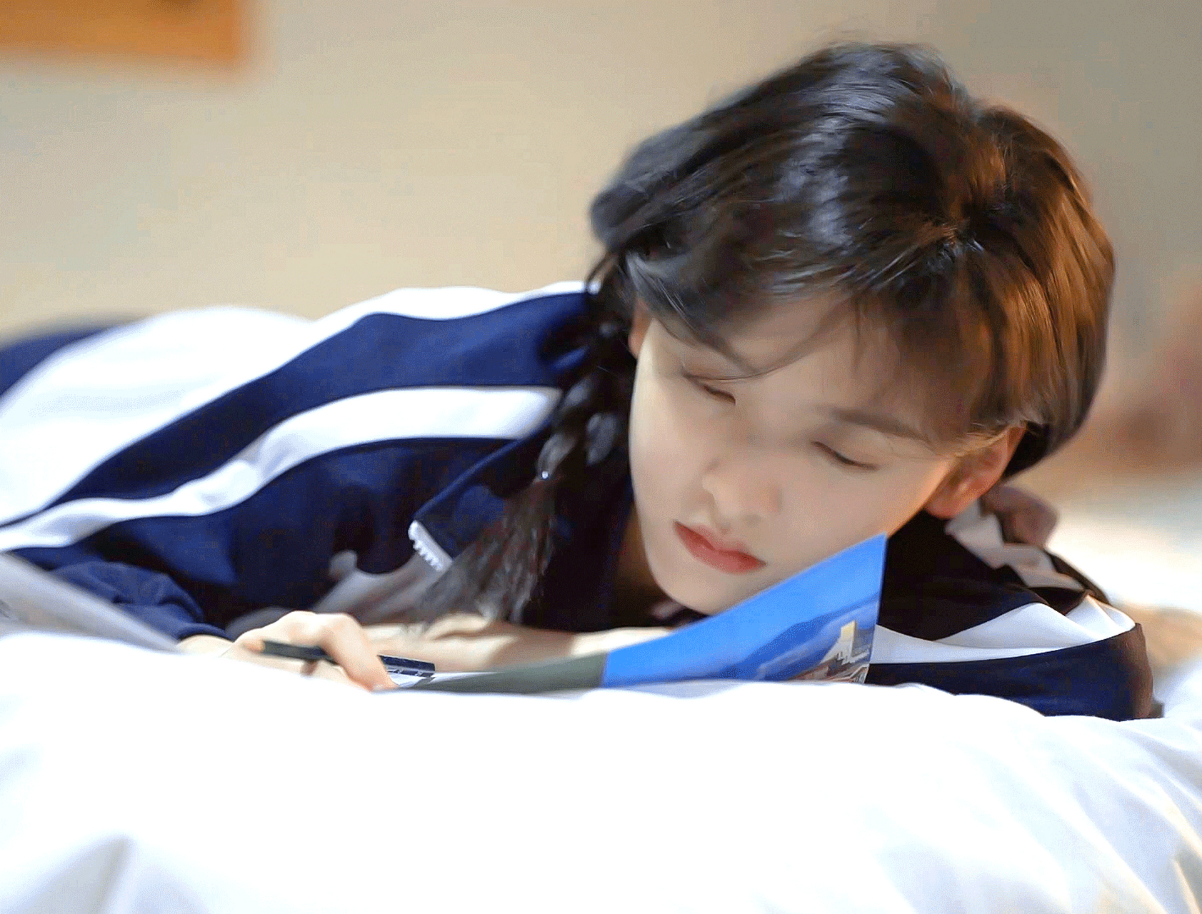 章若楠 x 徐来  徐来这套校服眼前一亮,青春脏脏包,清纯疼痛有点梦回