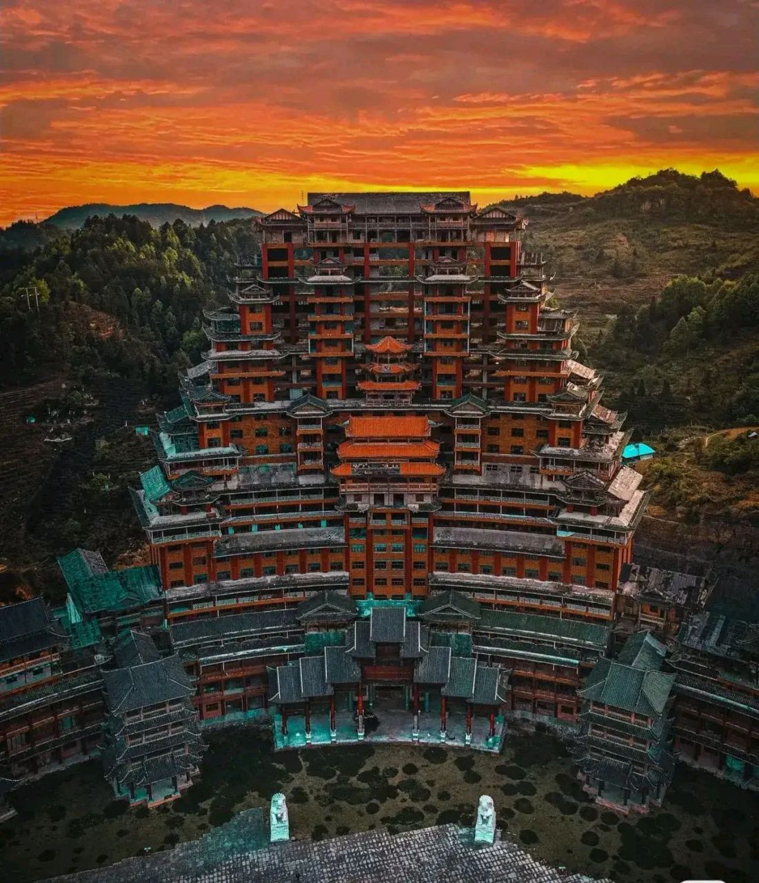 这个独山水司楼,确实很牛!很壮观!