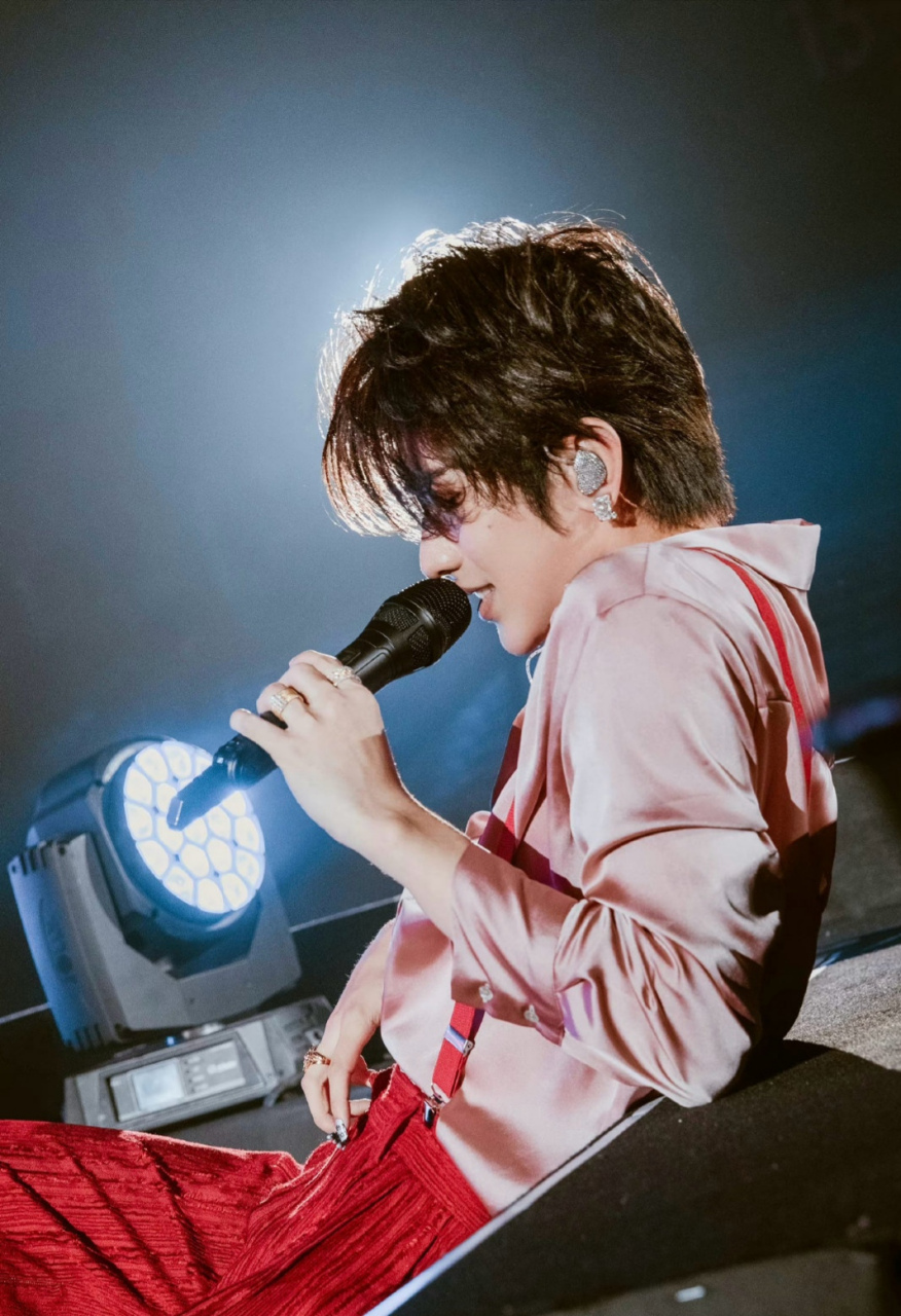 蔡徐坤挂了一天黑热搜,竟然涨粉了?