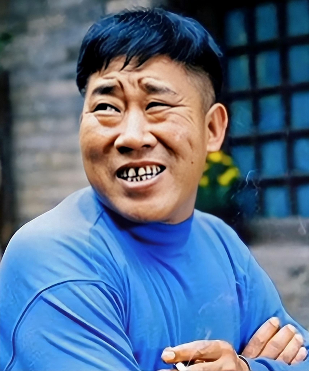 在现实生活中却是一位宠妻爱女的好男人.