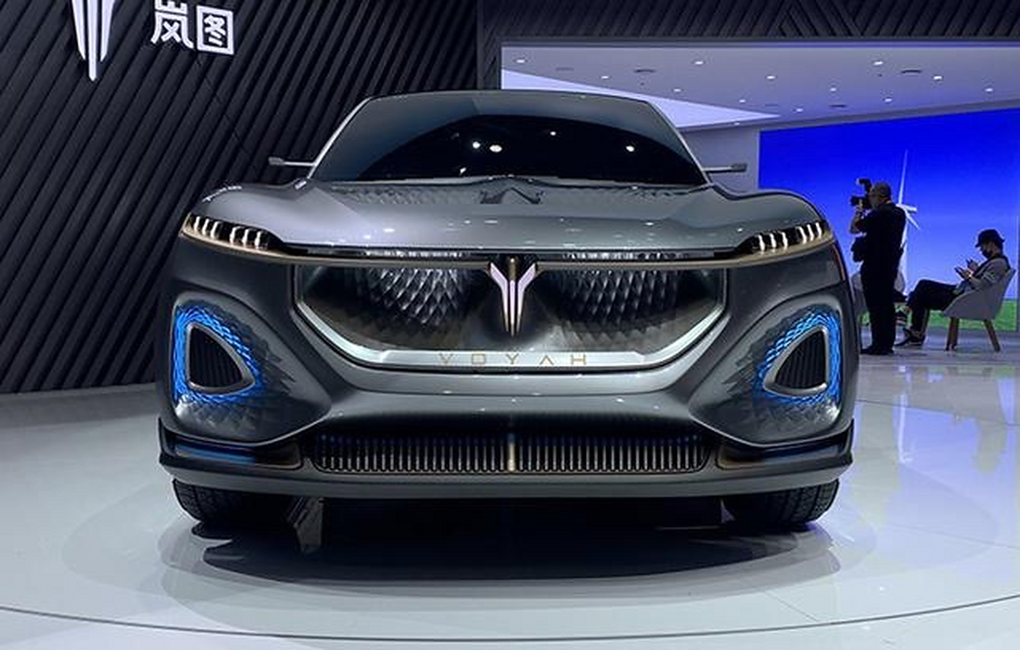 九月动态激励计划# 造型前卫科技,科幻感十足 岚图