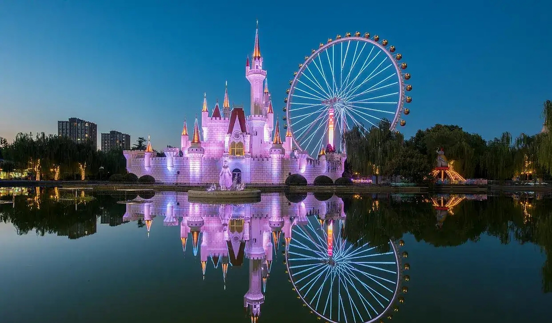 最近湖南桃江紫金湾欢乐王国发生了一起悲剧,一名游客被吸入水上乐园