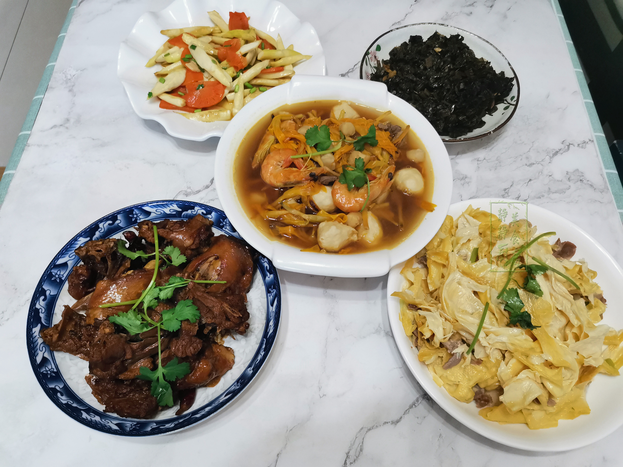 上海老俩口精致午餐,在朋友圈火了,网友:求蹭饭,那酸菜打包!