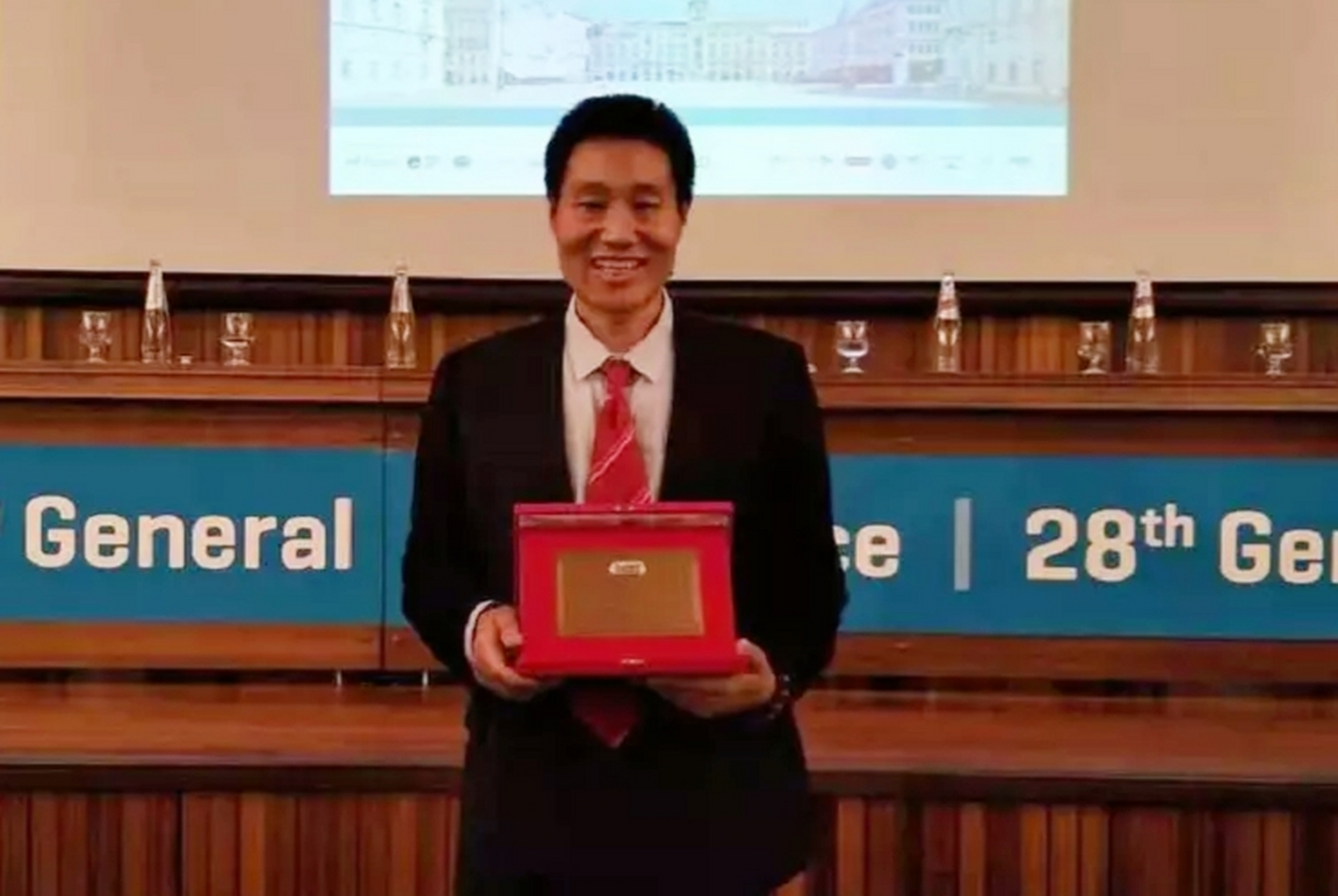 张大兵,著名生物学家,是我国转基因作物安全食用方面的权威,是国内