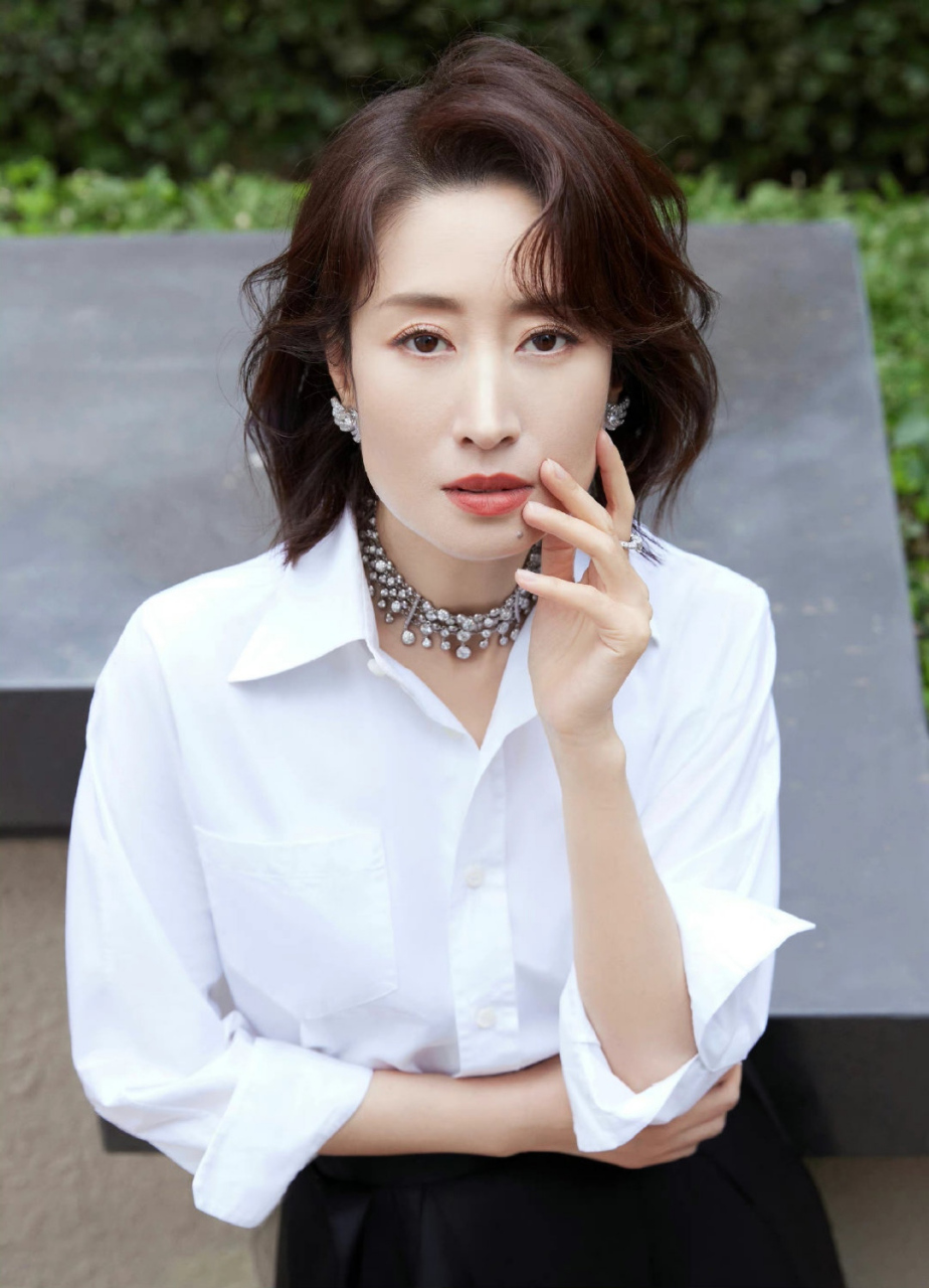 刘敏涛# 又纯又欲的身材,前凸后翘,纤瘦苗条的小蛮腰,勾魂的眼神让人