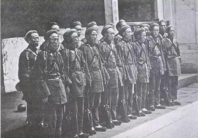 湘西土匪张平是怎样成长为一个人见人怕的恶魔的?