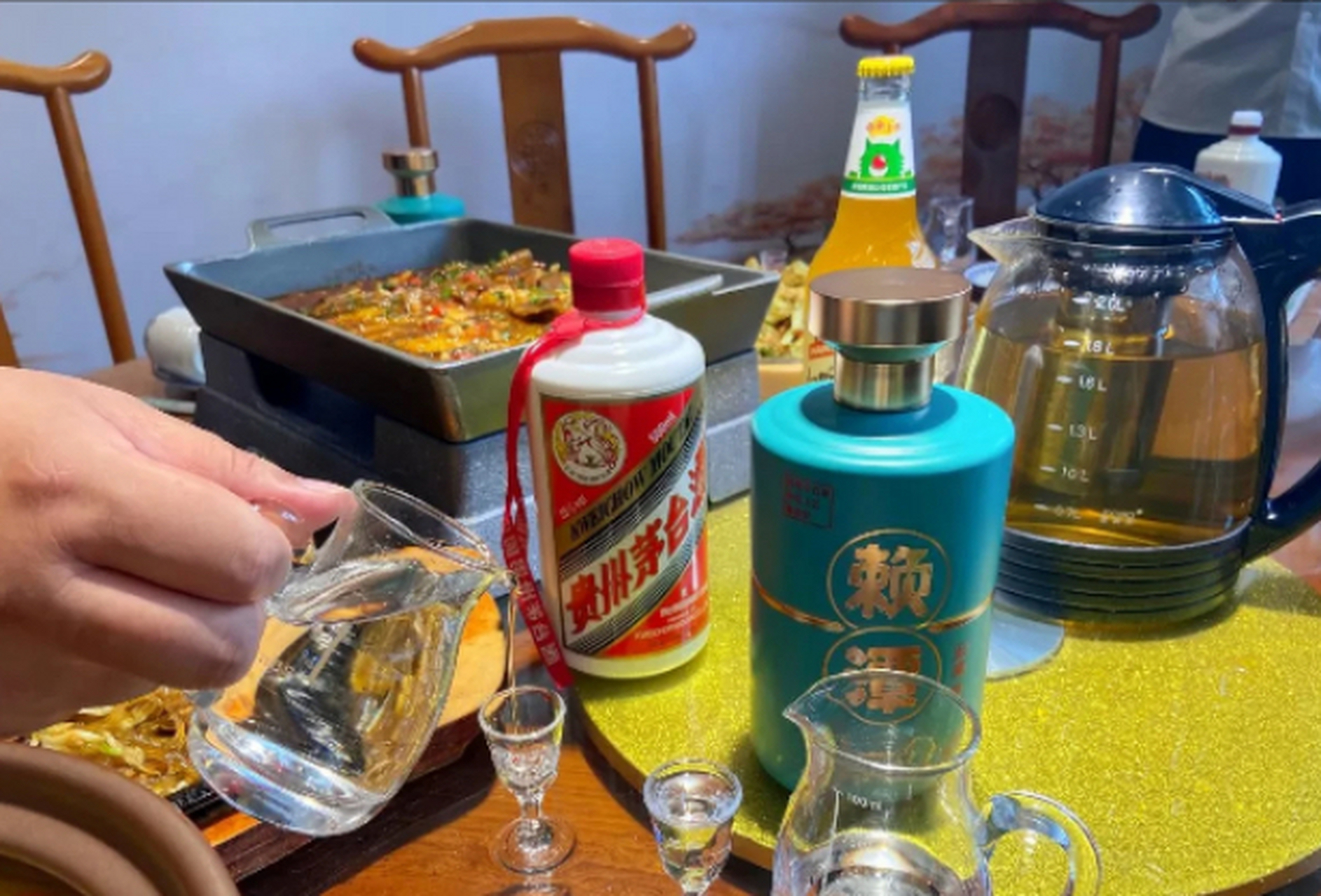 除了茅台之外,饭桌上公认开瓶率最高的4款白酒,看你喝过几个?