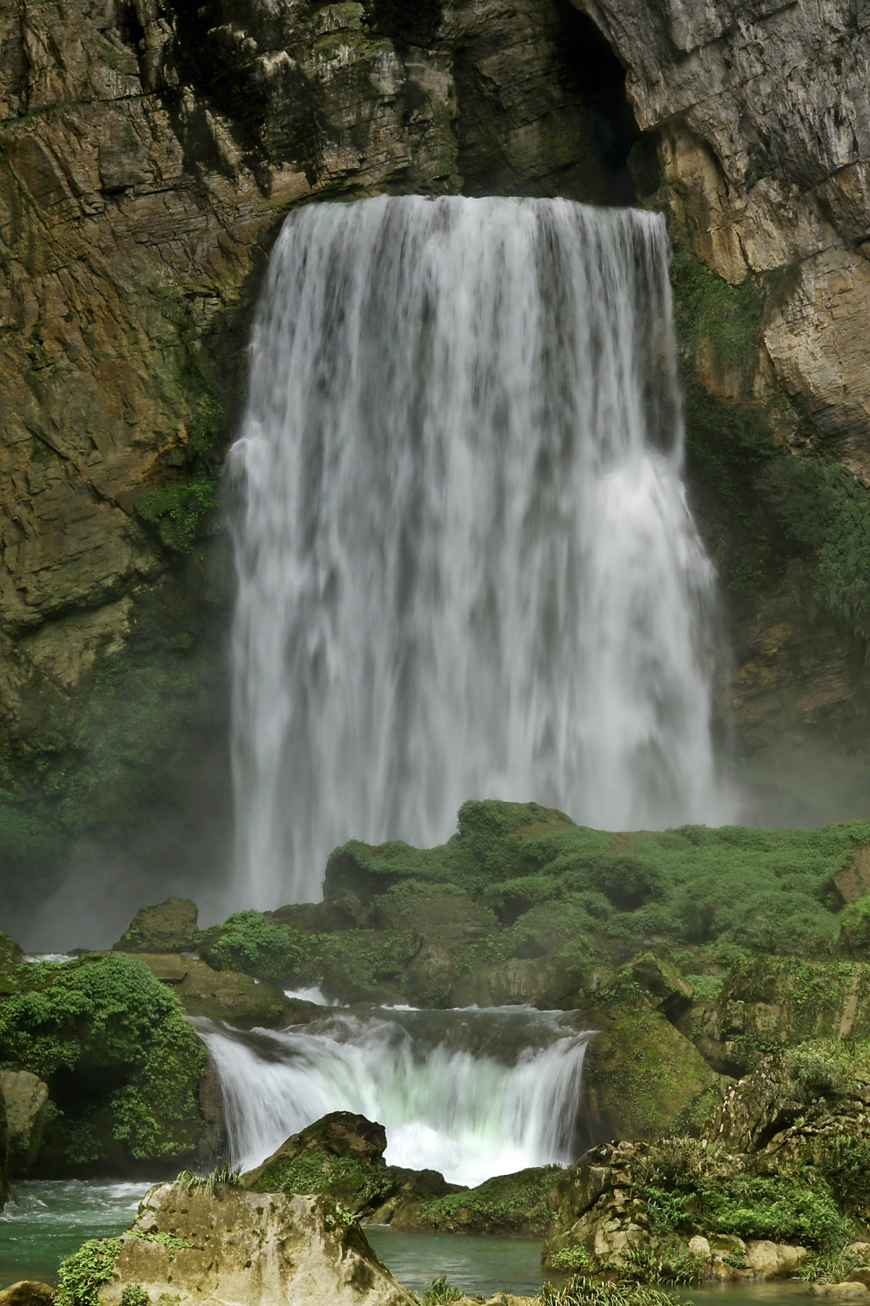 贵阳:羊皮洞瀑布进入最佳观赏期
