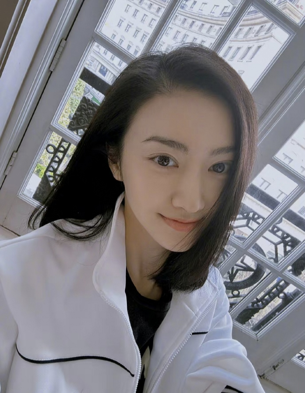 景甜素颜自拍照,运动服 短发好甜好飒!