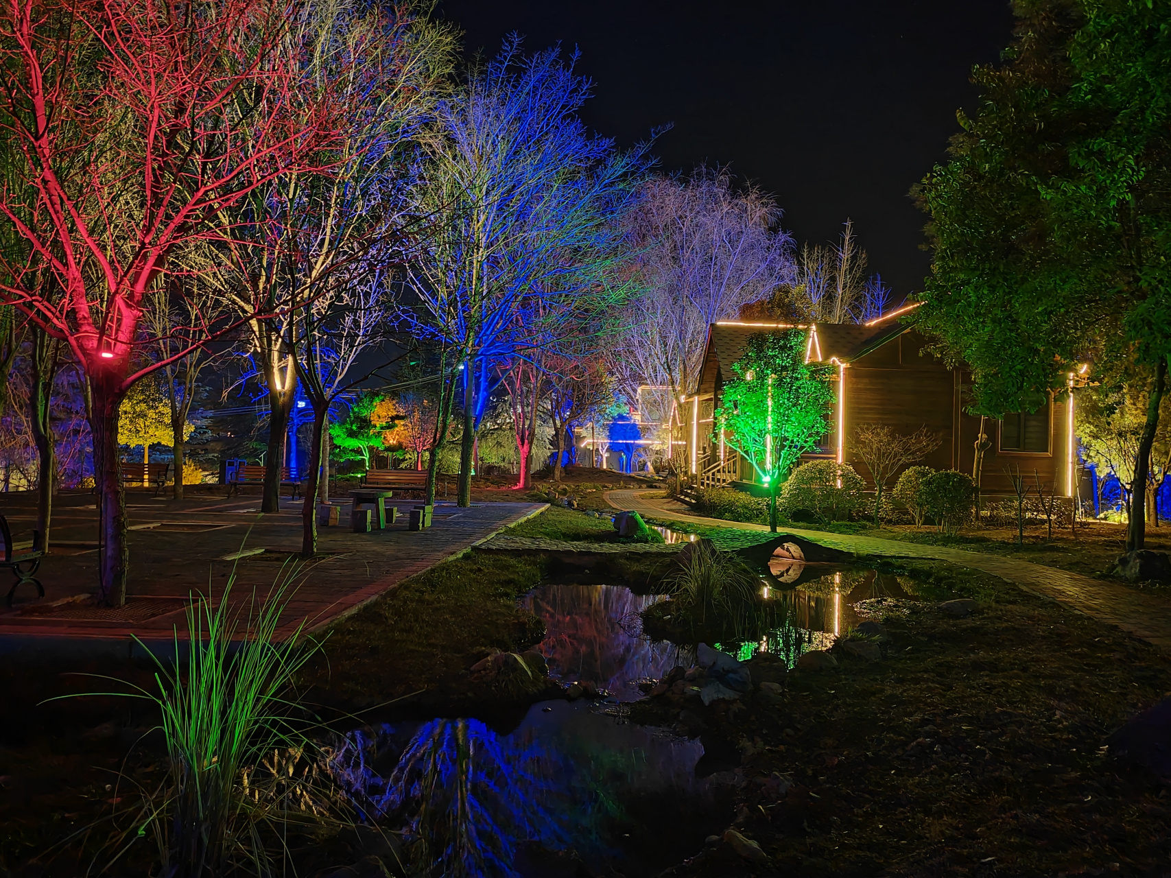 每日摄影8～陆浑度假村休闲小花园夜景