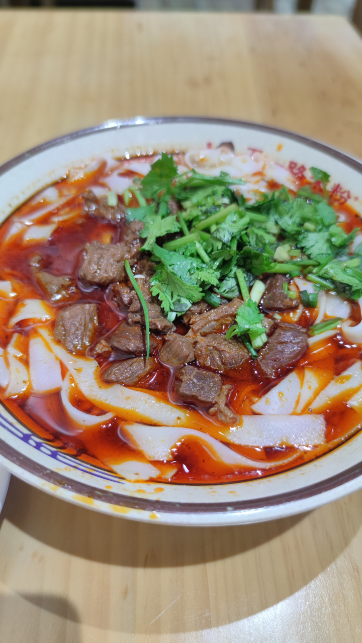 早上送小孩上学不知道吃什么,发现附近有一家荆州米粉团购还不错,这