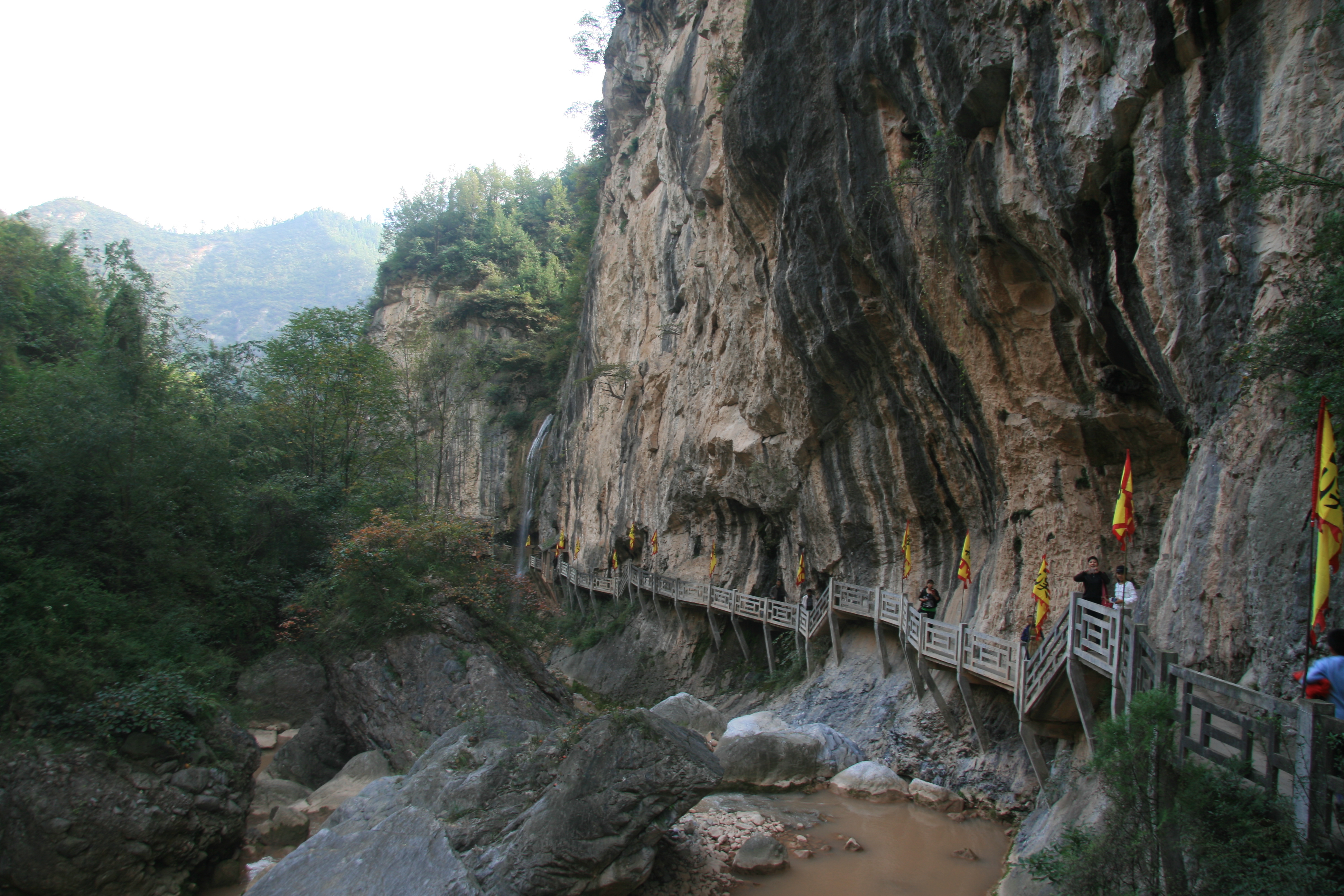 成县西峡一个人文景观和自然风光共同的景区