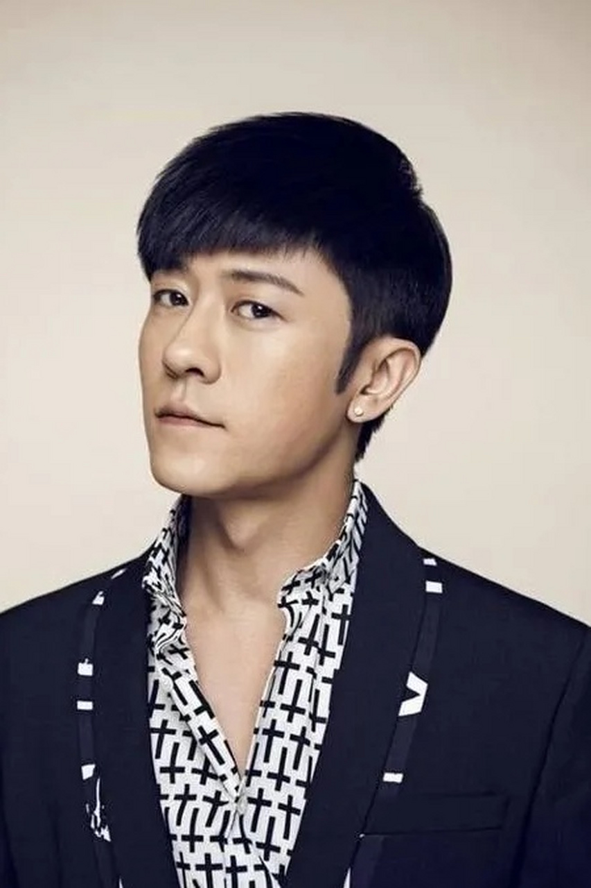 林雨申出生在一个电影世家,原名林申,他的母亲是国内著名影视制扑人