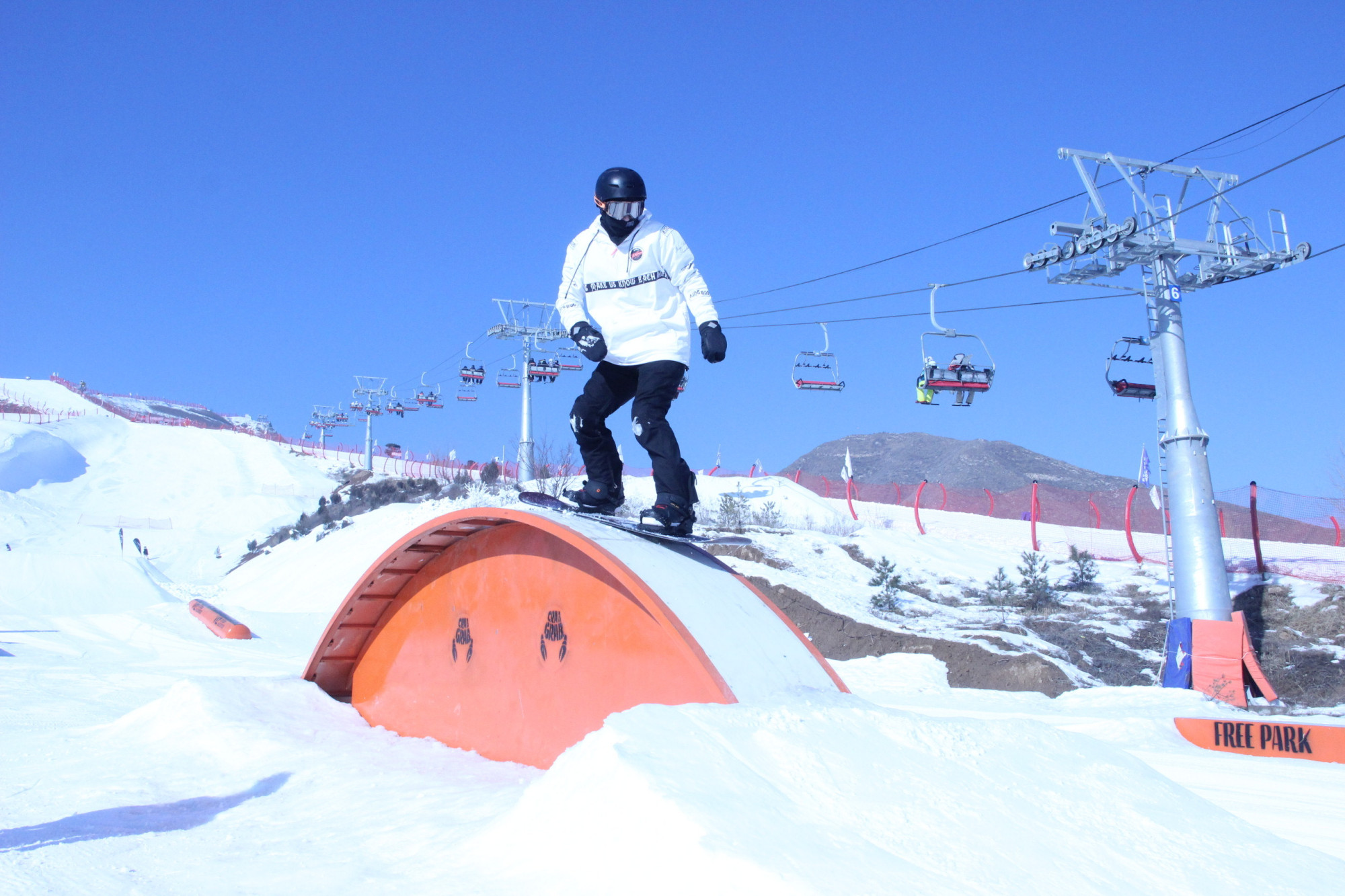 七山滑雪图片