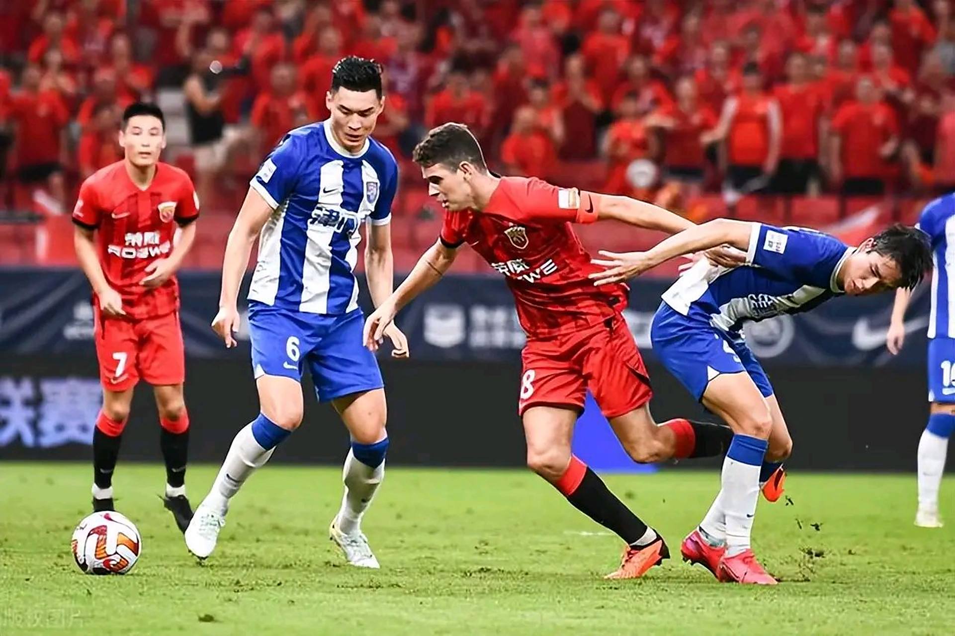 上海海港队在中超中独领风骚,得益于这四大名将!  1.