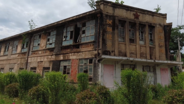 陕西废弃的军工厂,有秦岭"小香港"的美称,如今却十分破败